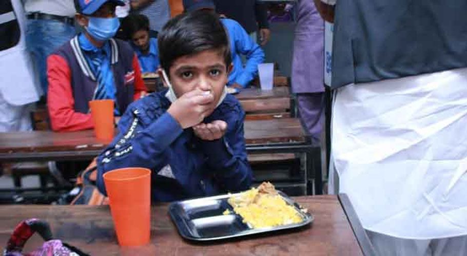 Govt starts providing free lunch to school students in Islamabad